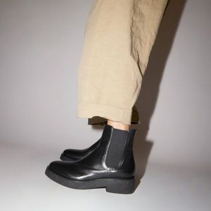 NWT No.6 Crepe Sole Boot - Nero